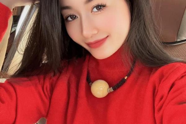 2001年属蛇的白蜡金命女