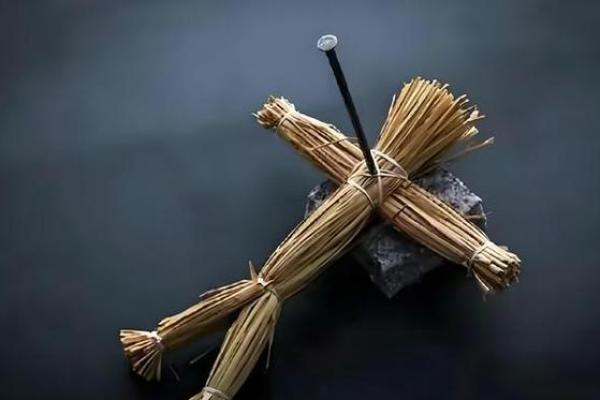 民间传说中天打雷劈打一个生肖的典故来源和具体含义是什么？